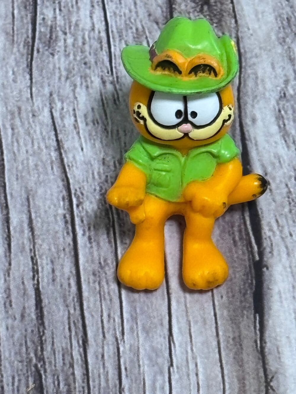 Vintage 1981 Garfield Cat Safari Figure Pvc Green Hat Safari Driver Cake Topper